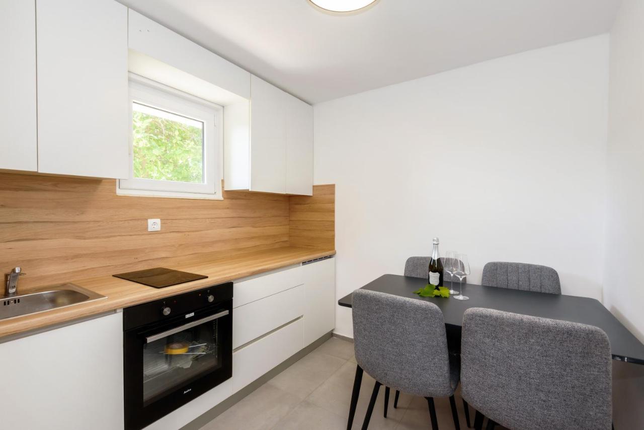 Apartament Family House Grey Duboka Zewnętrze zdjęcie