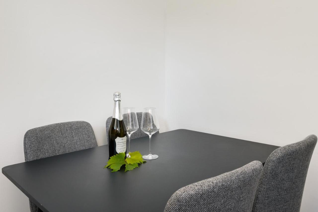 Apartament Family House Grey Duboka Zewnętrze zdjęcie