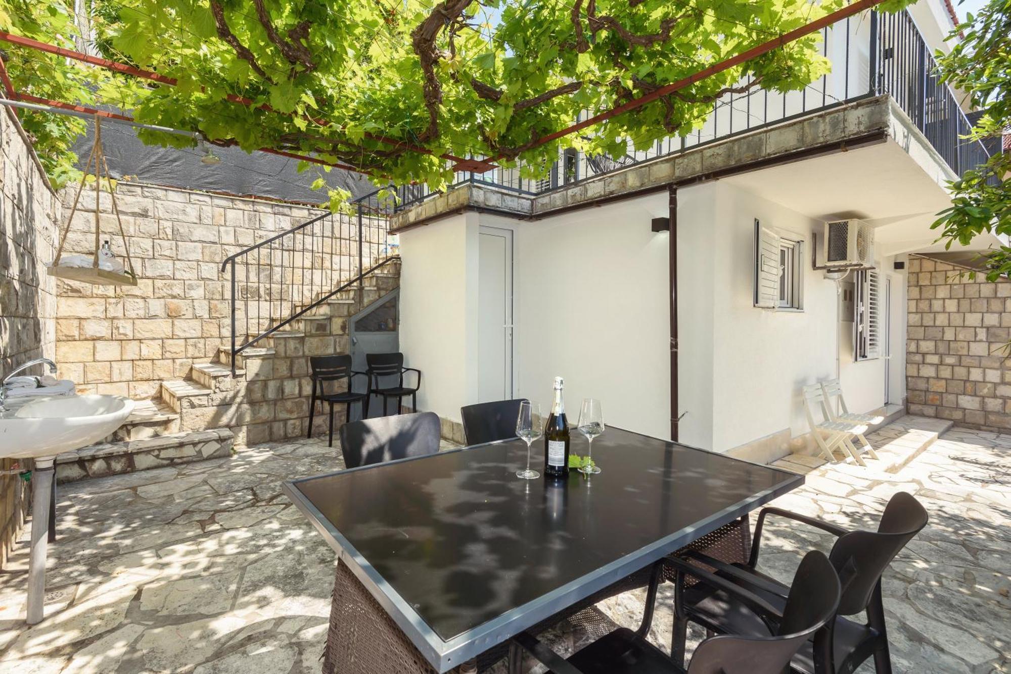 Apartament Family House Grey Duboka Zewnętrze zdjęcie