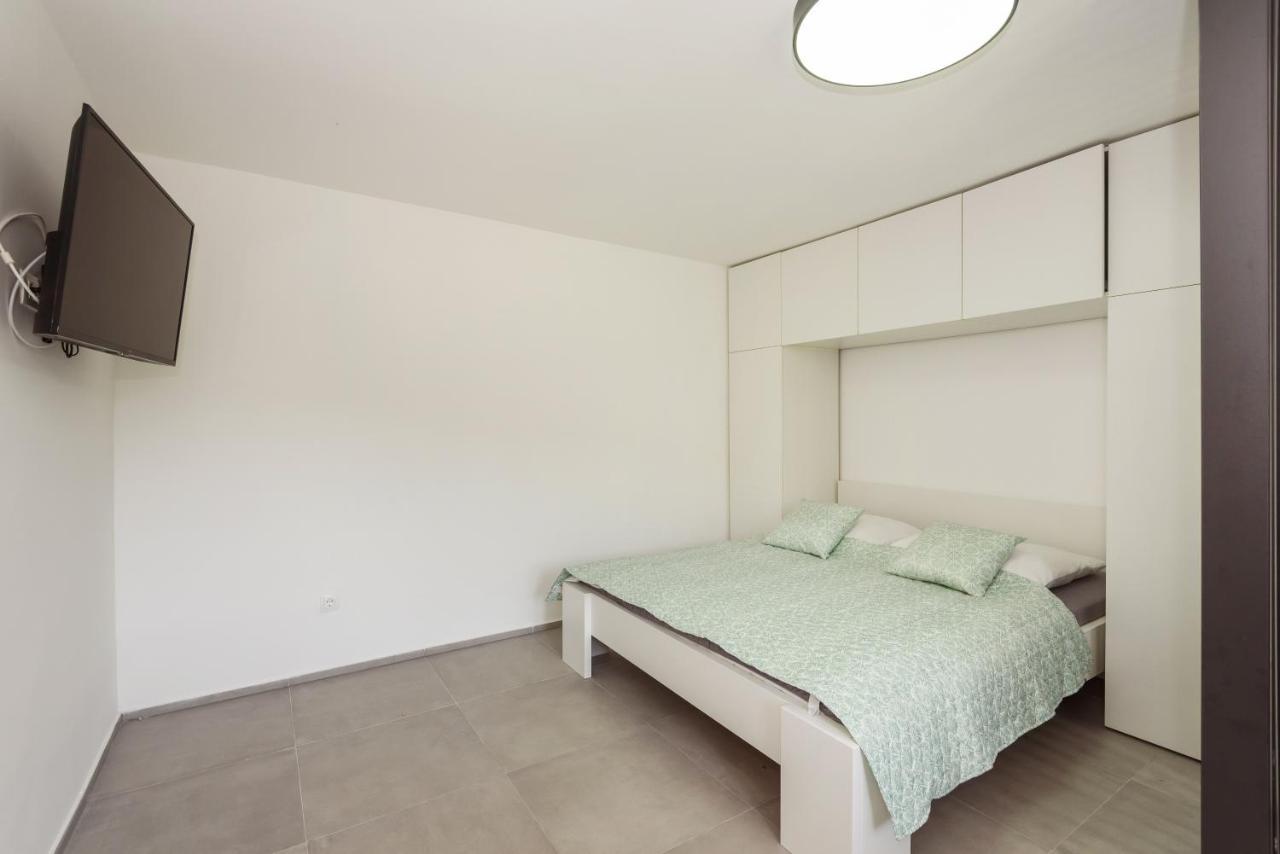 Apartament Family House Grey Duboka Zewnętrze zdjęcie